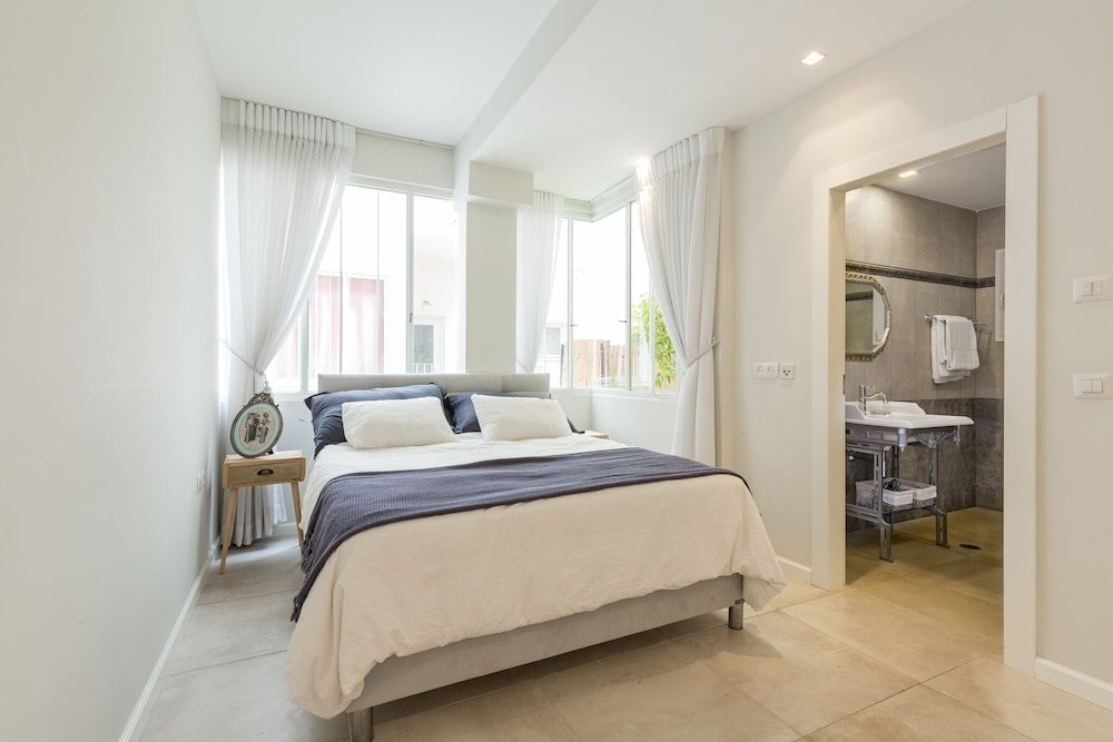 Фото 2bdr Masaryk Square Apt Central Location