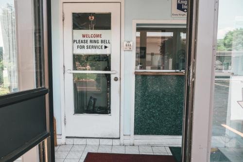 Фото Knights Inn Burlington, On