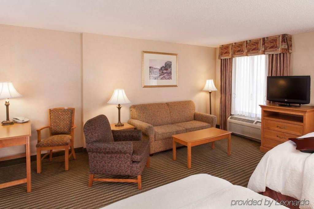 Фото Hampton Inn & Suites Addison