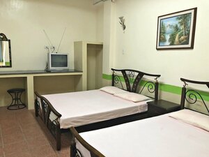 Praferosa Resort (Calabarzon, Laguna, City of Calamba, Barretto Street), hotel