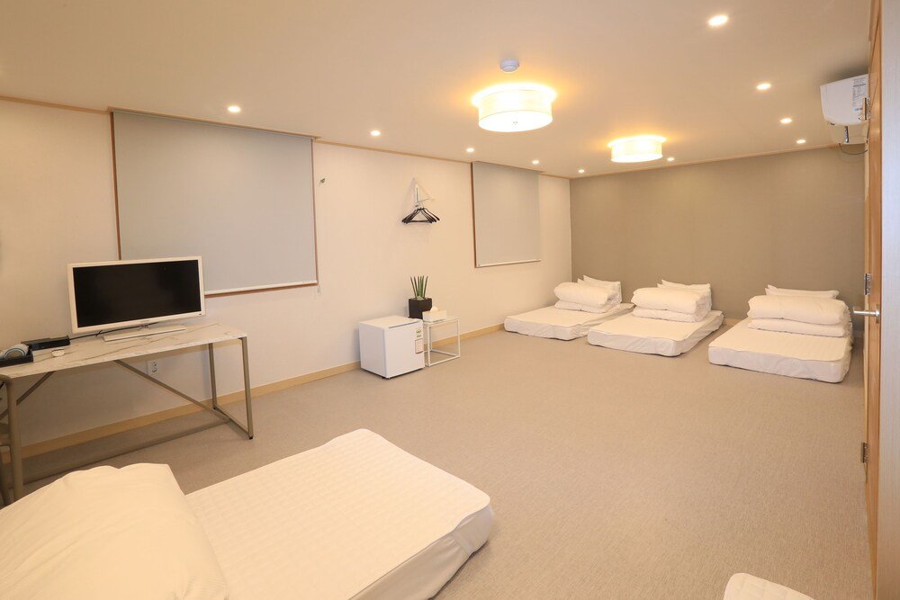 Фото Maison Mini Hotel & Guesthouse