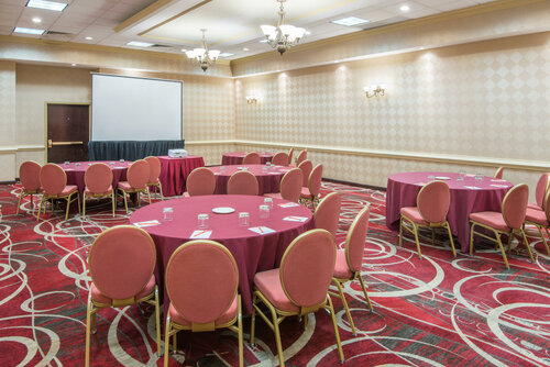 Гостиница Crowne Plaza Newark Airport, an Ihg Hotel в Элизабет