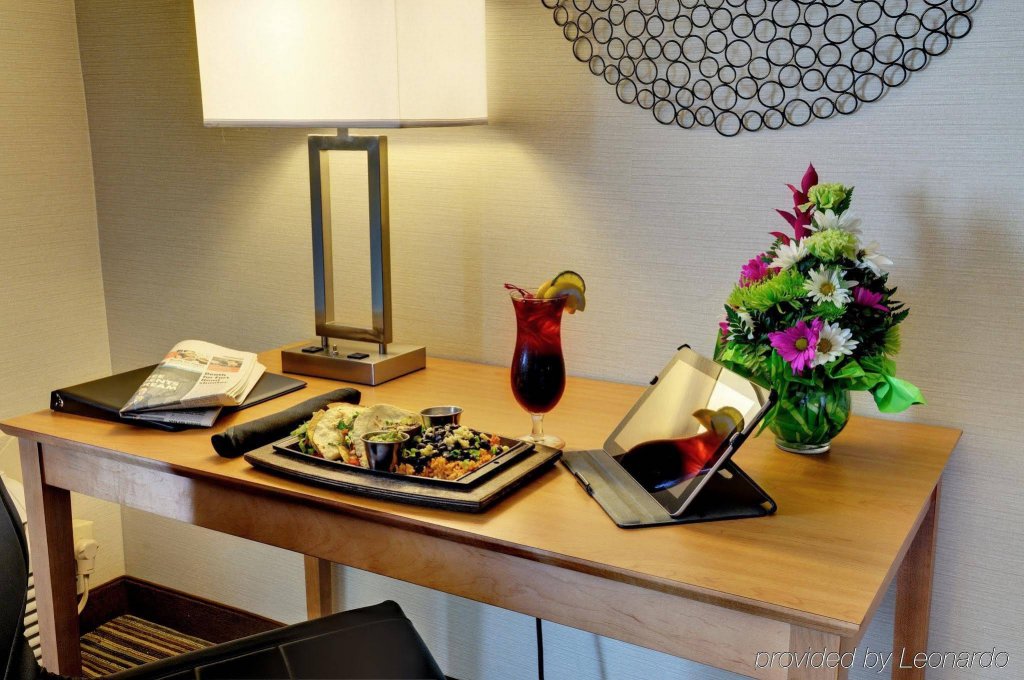 Фото Best Western Plus Waltham Boston