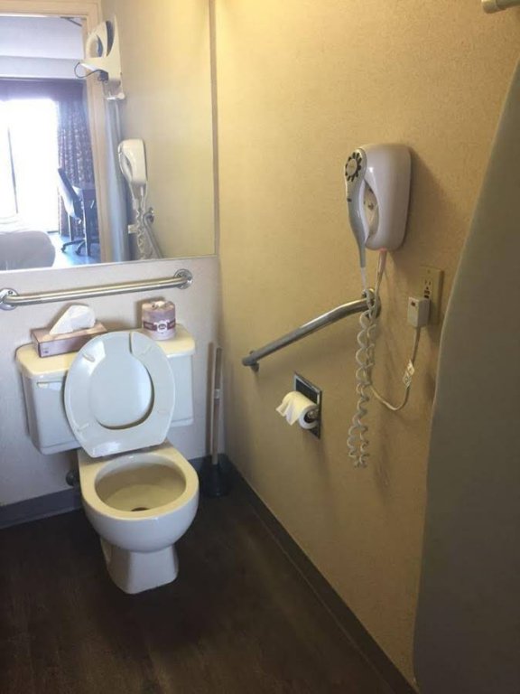 Фото Travelodge by Wyndham Welland