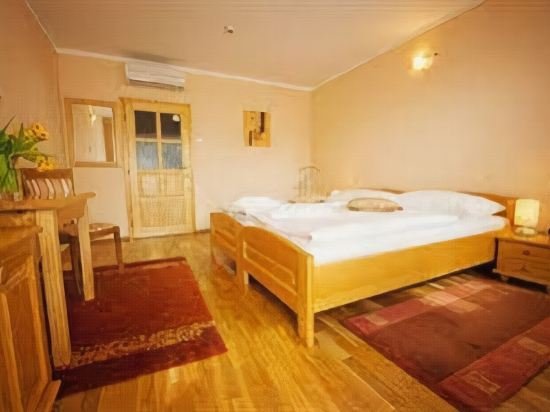 Фото Hotel Karpatsky Dvor