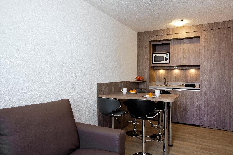 Фото Séjours & Affaires Reims Clairmarais