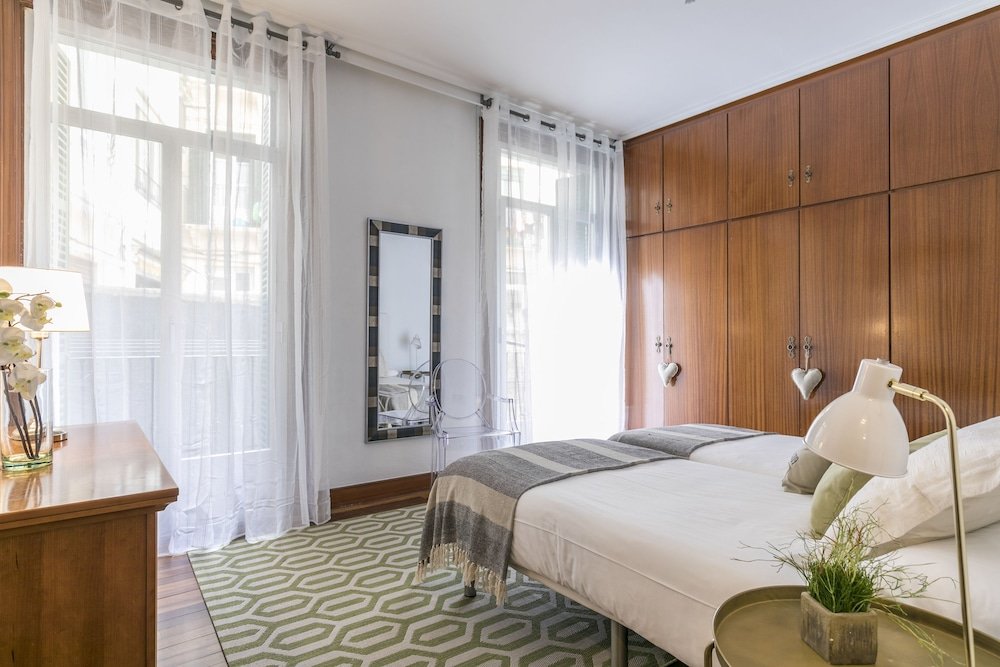 Фото Zubieta by Forever Rentals. 4 Bedroom Apartment. Wifi. Groups. 80m. Beach