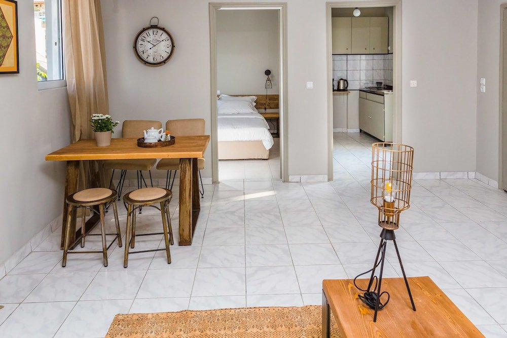 Фото Aris Athens Suites