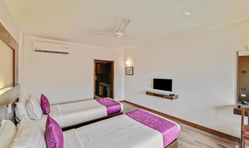 Фото The Monarch