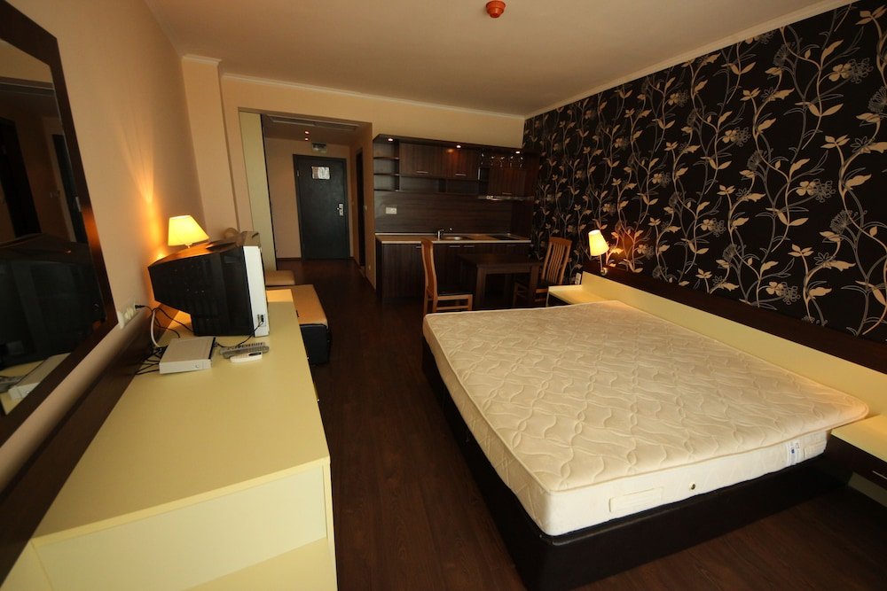 Фото Menada Apartments in Grand Hotel Sveti Vlas