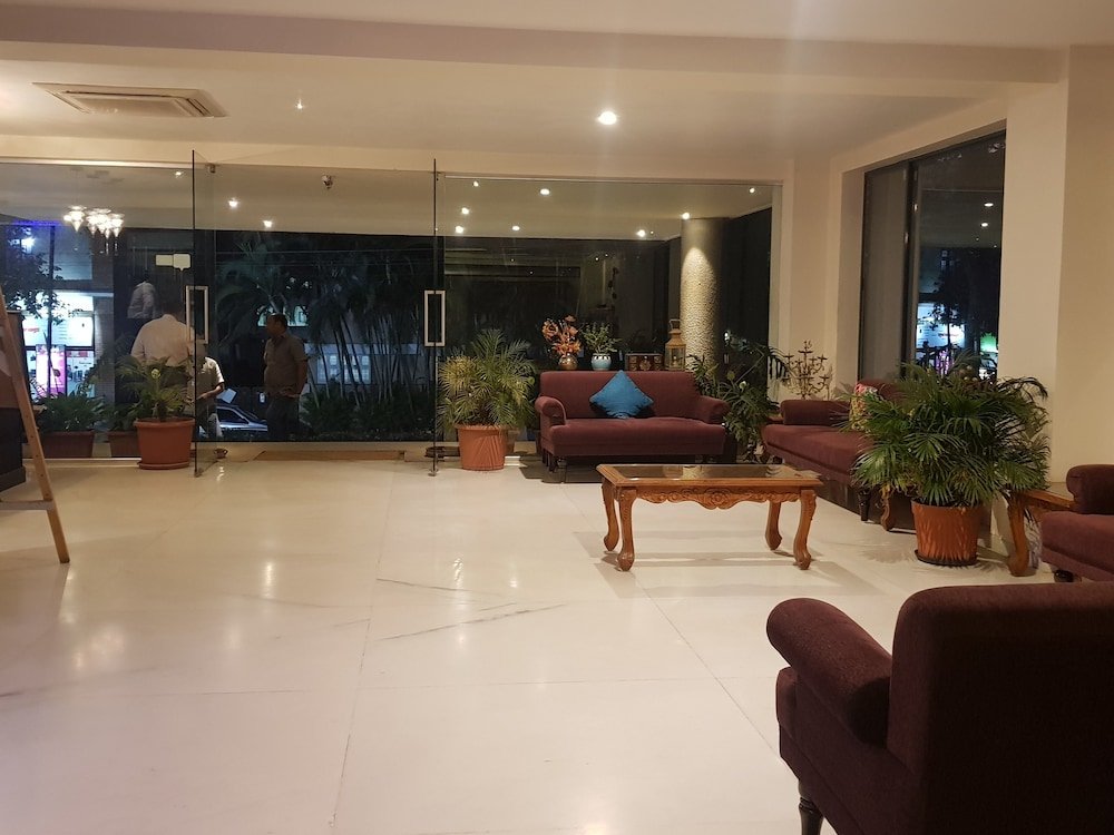 Фото Krishna Inn - The Green Hotel