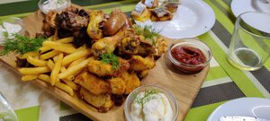 Лайм (garadski pasiolak Ivianiec, ploshchad Svobody, 14), cafe