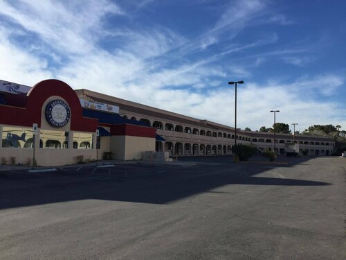 Гостиница Super 8 by Wyndham Las Vegas Nellis Afb Area в Норт-Лас-Вегасе