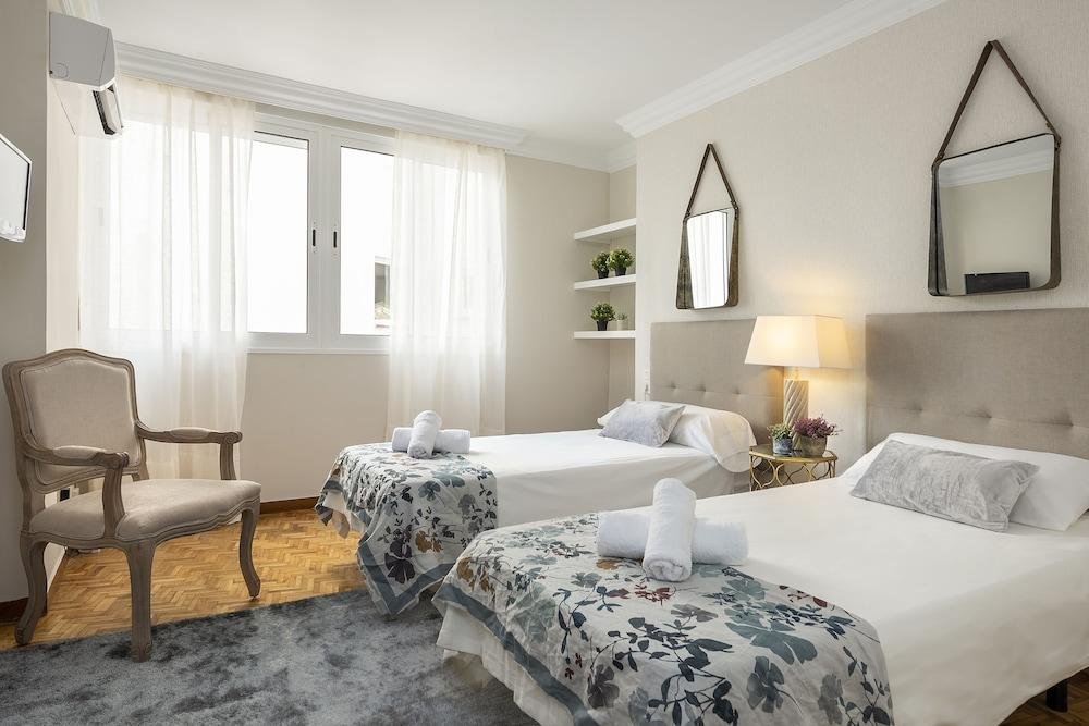 Фото Spacious 2 Bd Apartment on Tomas Heredia Street