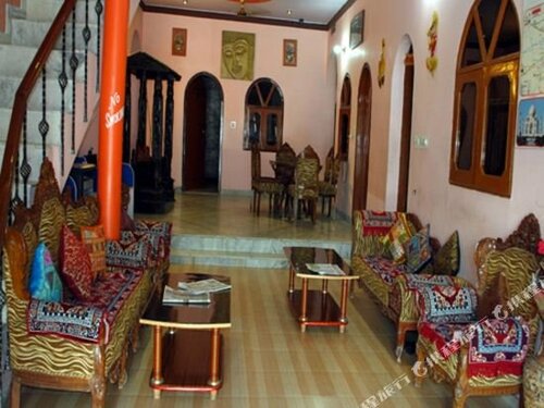 Гостиница Oyo 18641 Hotel Rashmi в Агре