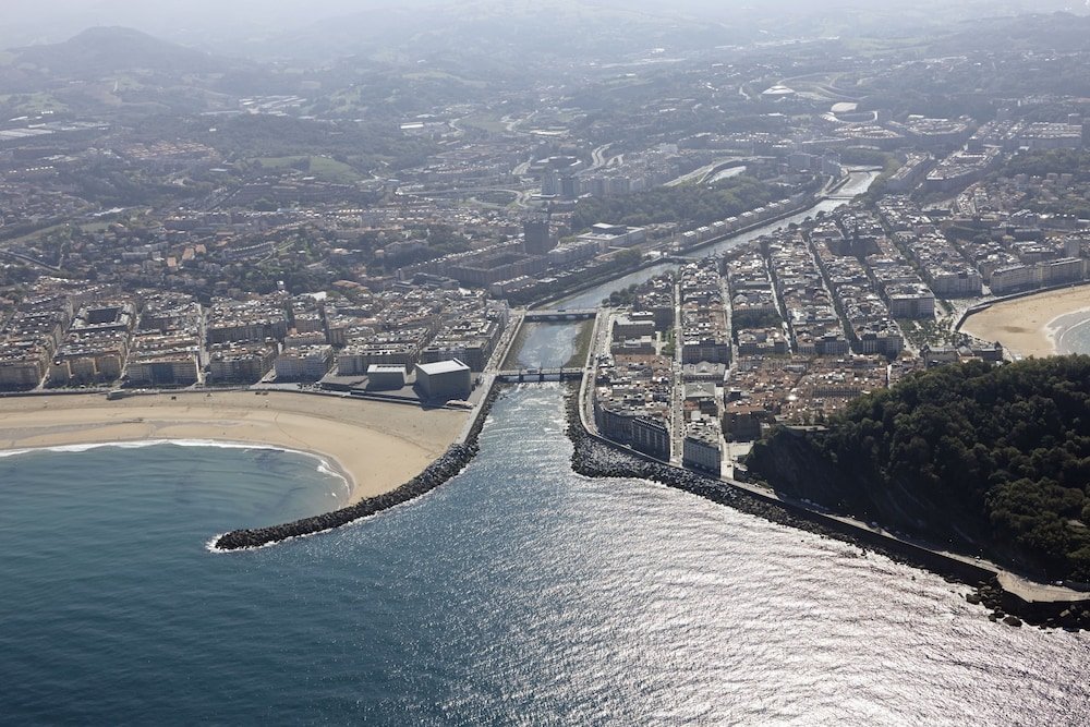 Фото Duke Apartment by FeelFree Rentals