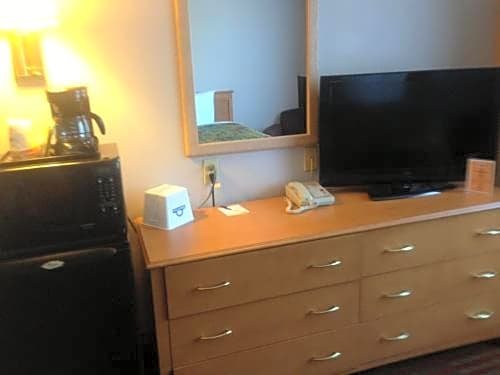 Фото Days Inn by Wyndham Kent 84th Ave