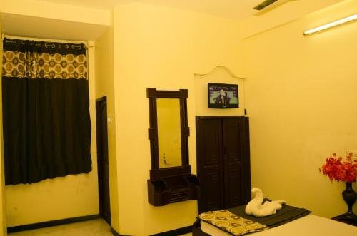 Фото Hotel Gowtham