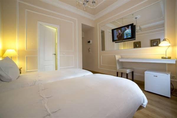 Фото Hostal Adria Santa Ana