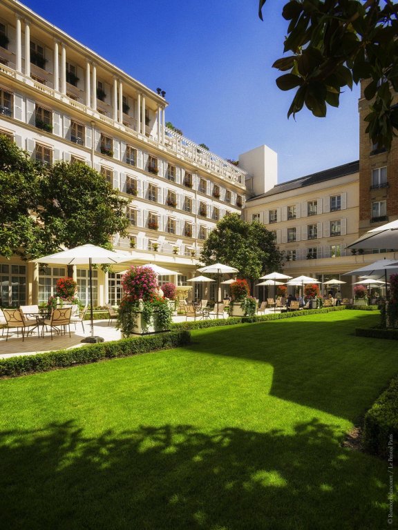 Фото Le Bristol Paris - an Oetker Collection Hotel