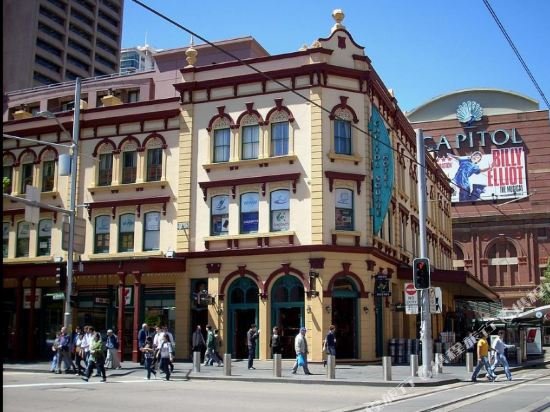 Фото отеля 1