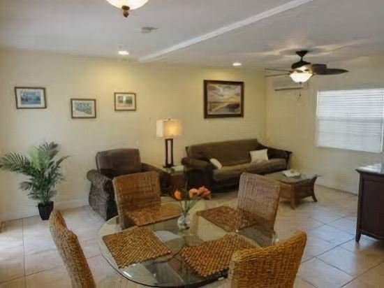 Фото The Capri at Siesta