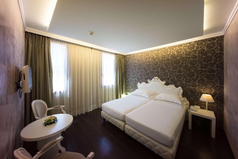 Фото Nh Venezia Santa Lucia