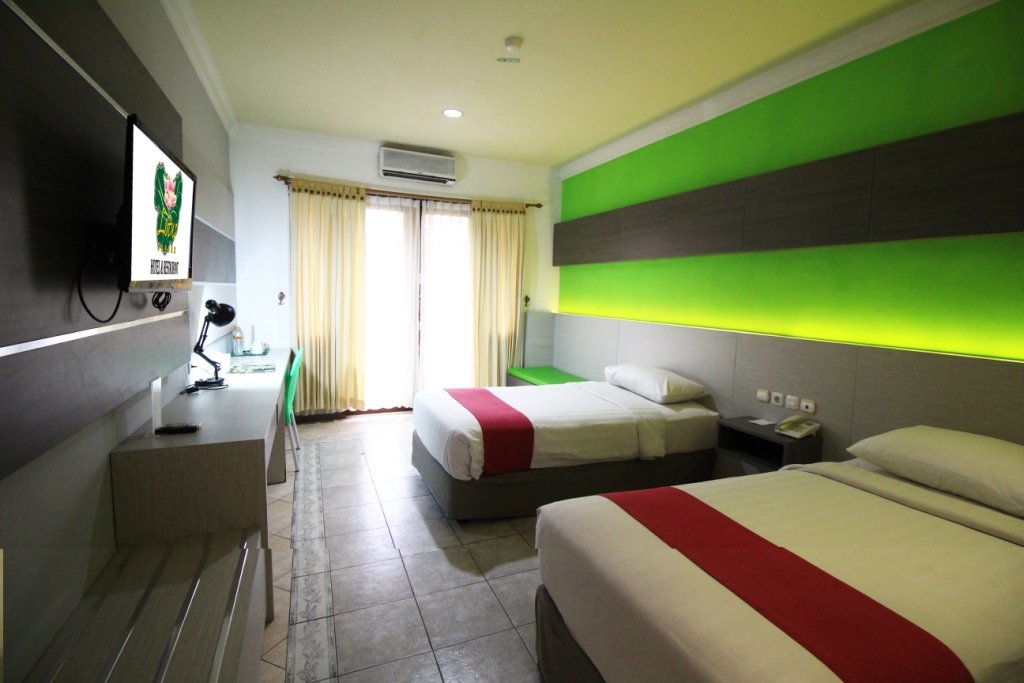 Фото Lotus Garden Hotel