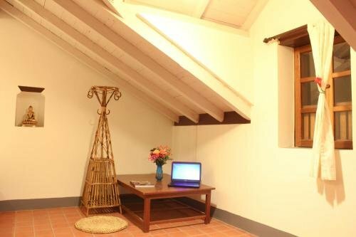 Гостиница Hiranya Guest House в Патане