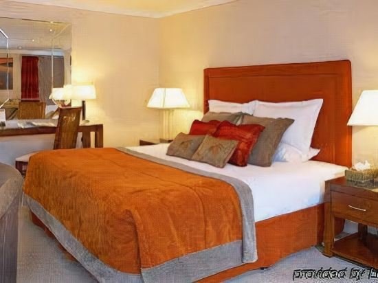 Фото Rowton Hall Hotel and SPA