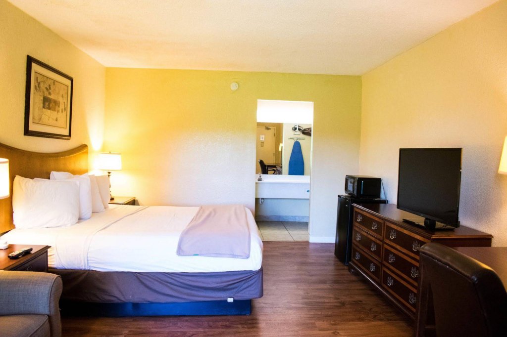 Фото Winter Haven Gardens Inn