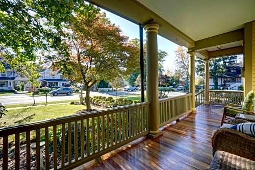 Фото The DeBary Inn