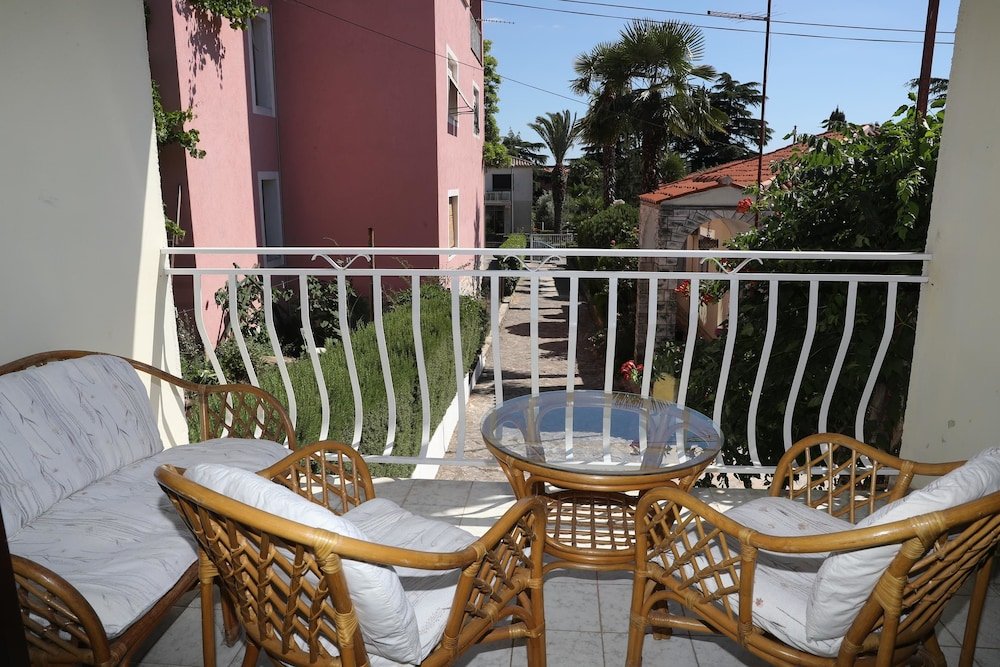 Фото Apartments Knezovic