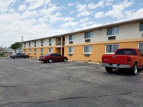 Гостиница Oyo Townhouse Dodge City Ks в Додж-Сити