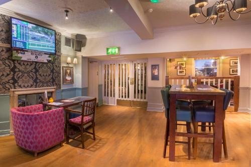 Фото The George Inn