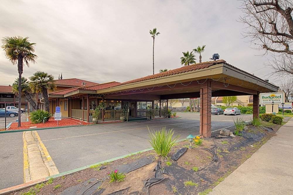 Фото Ramada by Wyndham Modesto Yosemite Area