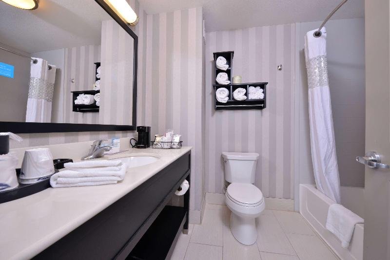 Фото Hampton Inn & Suites DuPont