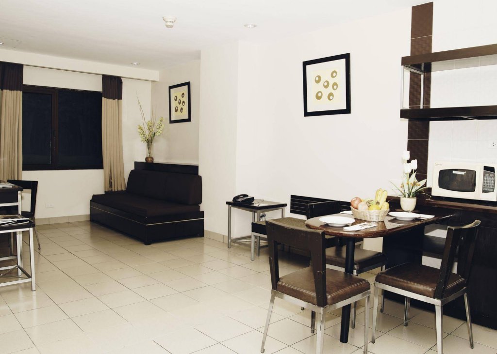 Фото Golden Prince Hotel and Suites