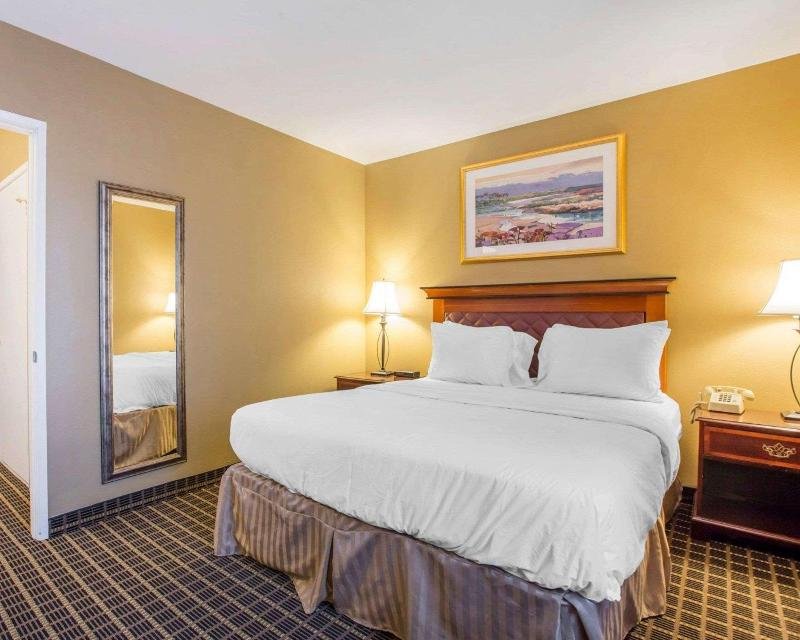 Фото Quality Inn & Suites Westminster Seal Beach