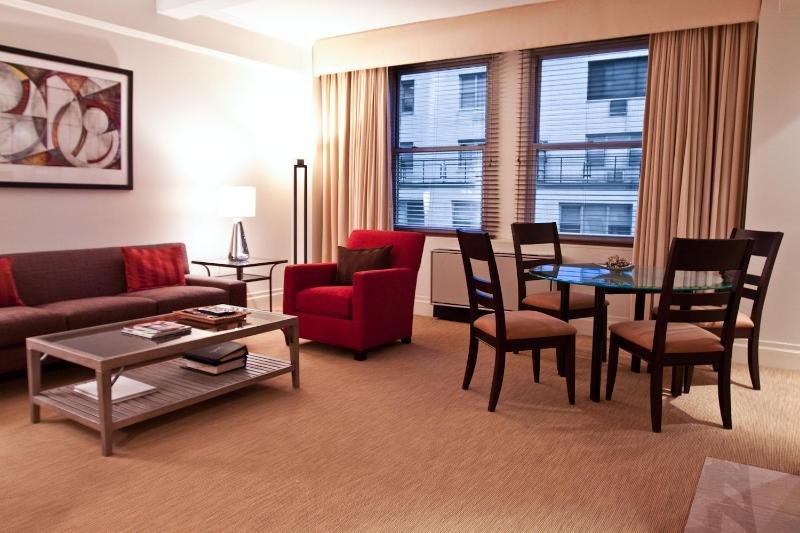 Фото The Lombardy Hotel