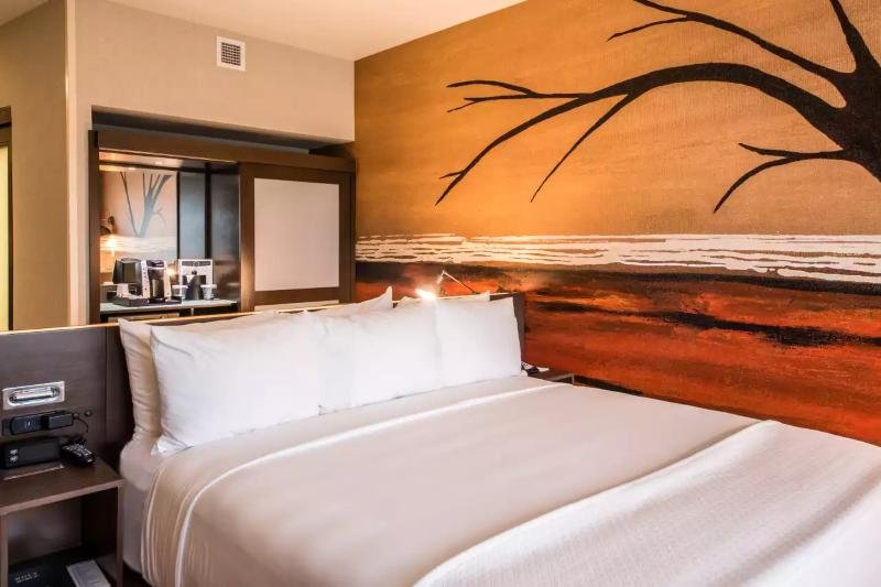 Фото Cambria Hotel Omaha Downtown