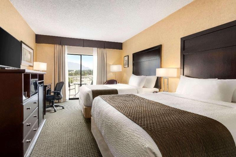 Фото Days Inn Cranbrook