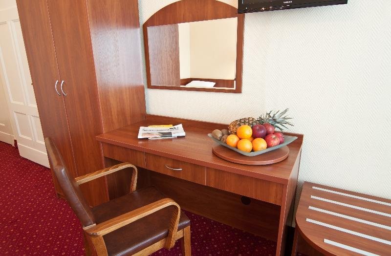 Фото Novum Hotel Kronprinz Hamburg