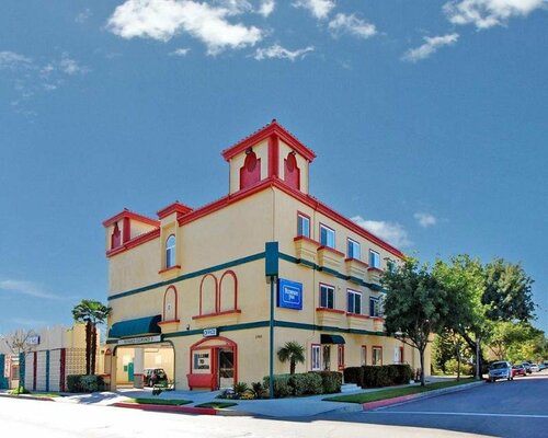 Гостиница Rodeway Inn & Suites Pasadena в Пасадене