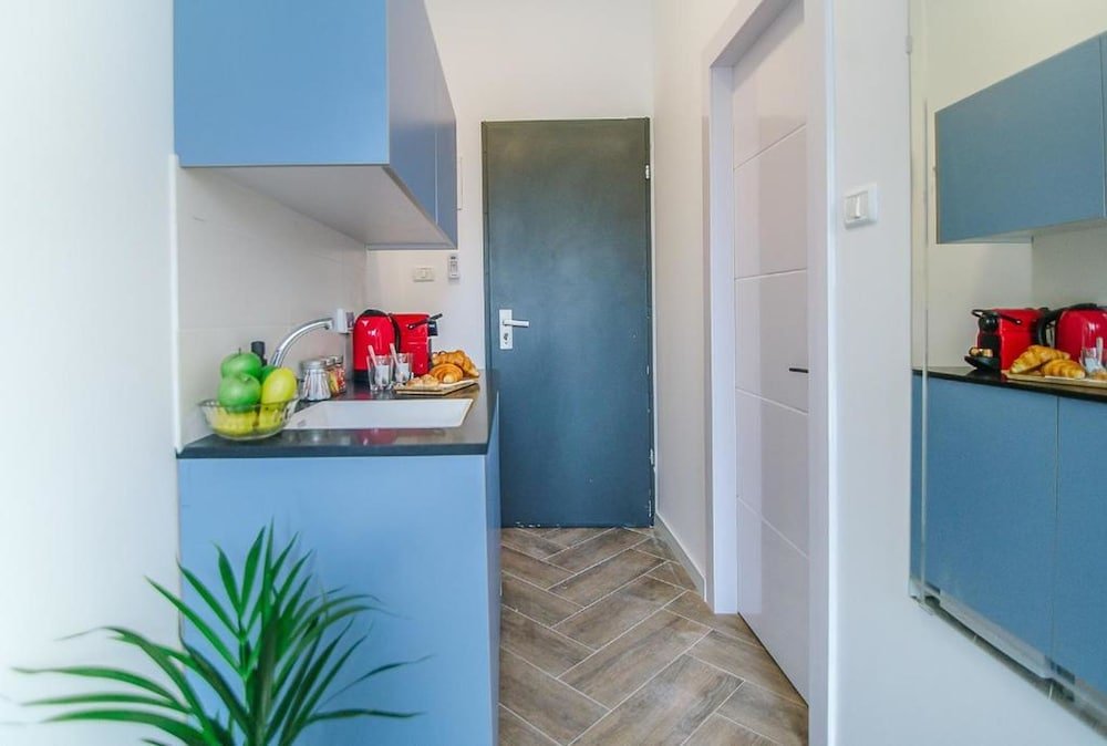 Фото Monochrome Rothschild - Smart Hotel by Loginn Tel Aviv