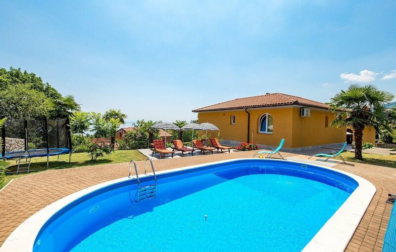 Nice Home in Opric With Outdoor Swimming Pool and 3 Bedrooms