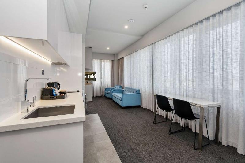 Фото The Gerald Apartment Hotel