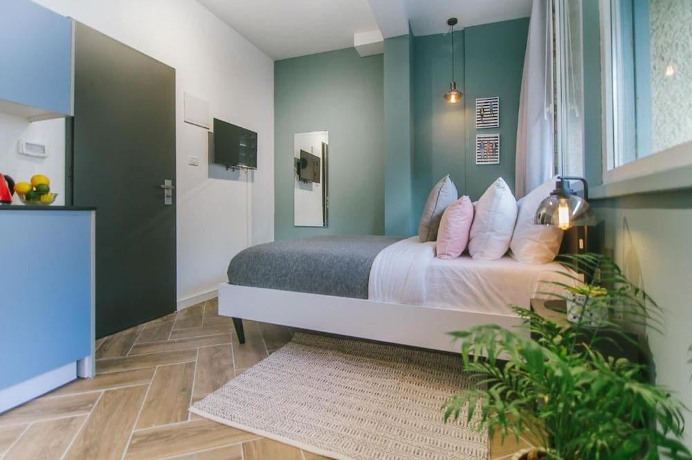 Фото Monochrome Rothschild - Smart Hotel by Loginn Tel Aviv