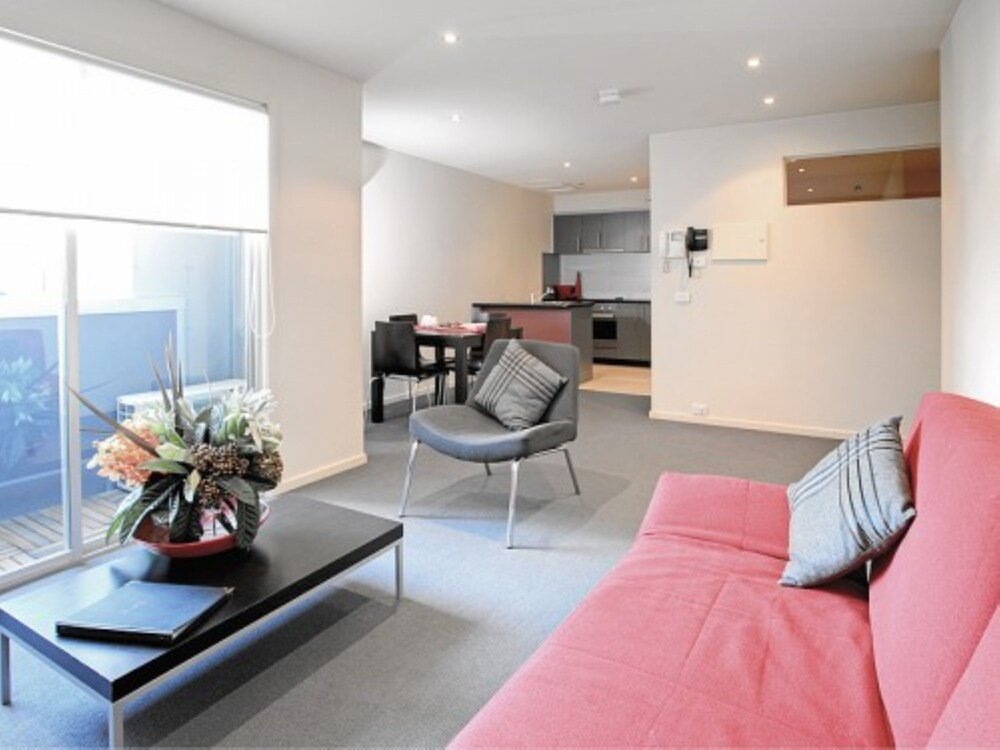 Фото Plum Collins Street Serviced Apartments