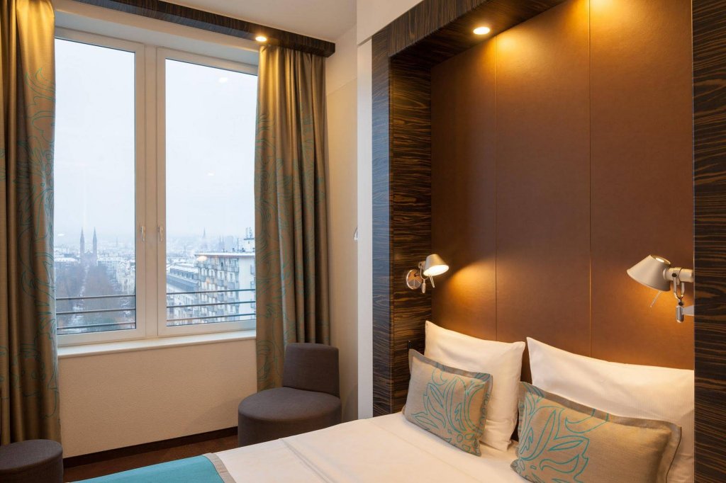 Фото Motel One Wiesbaden